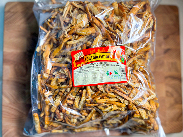 Нитка ЖАРЕНАЯ "Чеснок с зеленью" Oktobersnack 1 кг (сырный продукт) в Воткинске